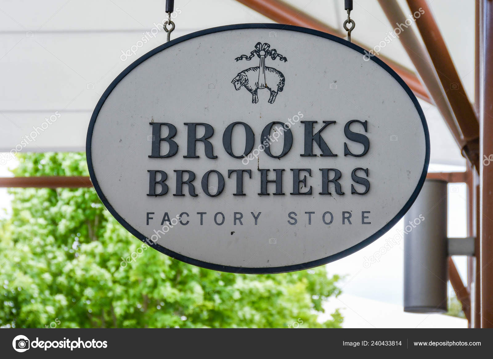 brooks outlet seattle