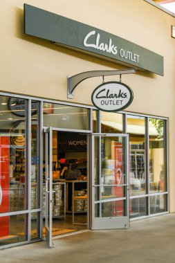 Seattle, Wa, Amerika Birleşik Devletleri - Haziran 2018: Dış Clarks Ayakkabı Mağazası Tulalip yakınındaki Seattle Premium Outlet Alışveriş Merkezi önü.