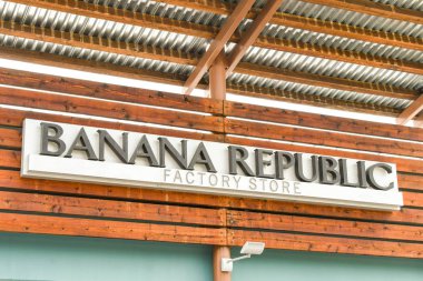 Seattle, Wa, Amerika Birleşik Devletleri - Haziran 2018: Bir işaret Banana Republic mağazası Tulalip yakınındaki Seattle Premium Outlet Alışveriş Merkezi giriş yukarıda görünümünü yakından.