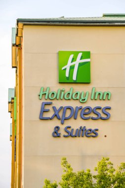 Seattle, Wa, Amerika Birleşik Devletleri - Haziran 2018: Dış duvar Holiday Inn Seattle, büyük tabelada.