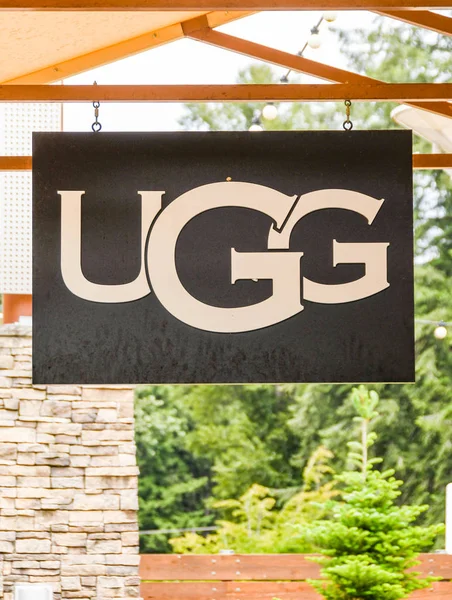 แอทเท วอช สหร ฐอเมร นายน 2018 มมองของป ายภายนอกร านโรงงาน Ugg — ภาพถ่ายสต็อก