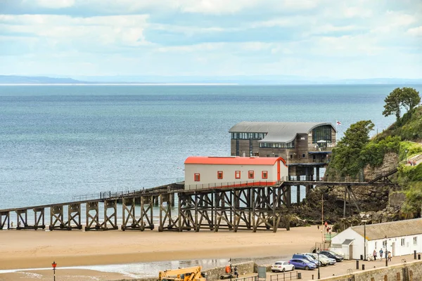 Tenby Pembrokeshire Wales Augustus 2018 Het Oude Reddingsboot Station Voorgrond — Stockfoto