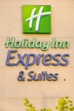 Seattle, Wa, Amerika Birleşik Devletleri - Haziran 2018: Dış duvar Holiday Inn Seattle, büyük tabelada.