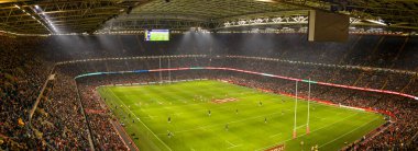 Cardiff, Galler - Kasım 2018: Panoramik Prensliği Stadyumu, eski Cardiff şehir merkezinde bir Galler vs İskoçya rugby Uluslararası sırasında Milenyum stadyum olarak bilinen iç.