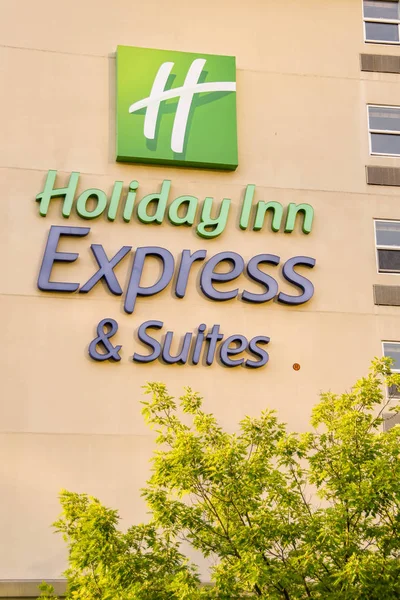 Сиэтл Сша Июнь 2018 Большая Табличка Стене Отеля Holiday Inn — стоковое фото