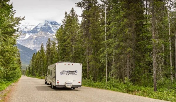 Mount Robson British Columbia Canada Juni 2018 Camping Aanhangwagen Worden — Stockfoto