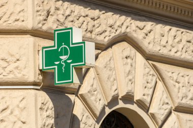 Prag şehir merkezinde bir eczane dışında Prag, Çek Cumhuriyeti - Temmuz 2018: işareti.