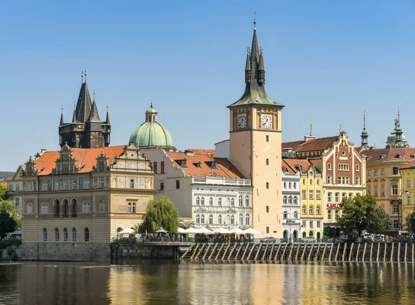 Praga Republika Czeska Sierpień 2018 Staromestska Vodarna Atrakcją Turystyczną Rzece — Zdjęcie stockowe