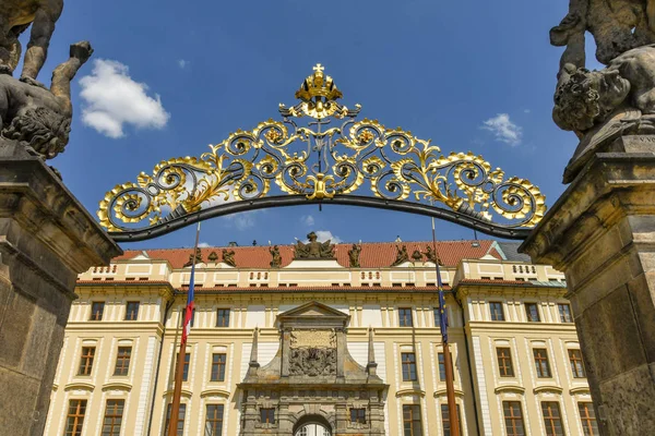 Praha Česká Republika Červenec 2018 Hlavní Vchod Pražského Hradu — Stock fotografie