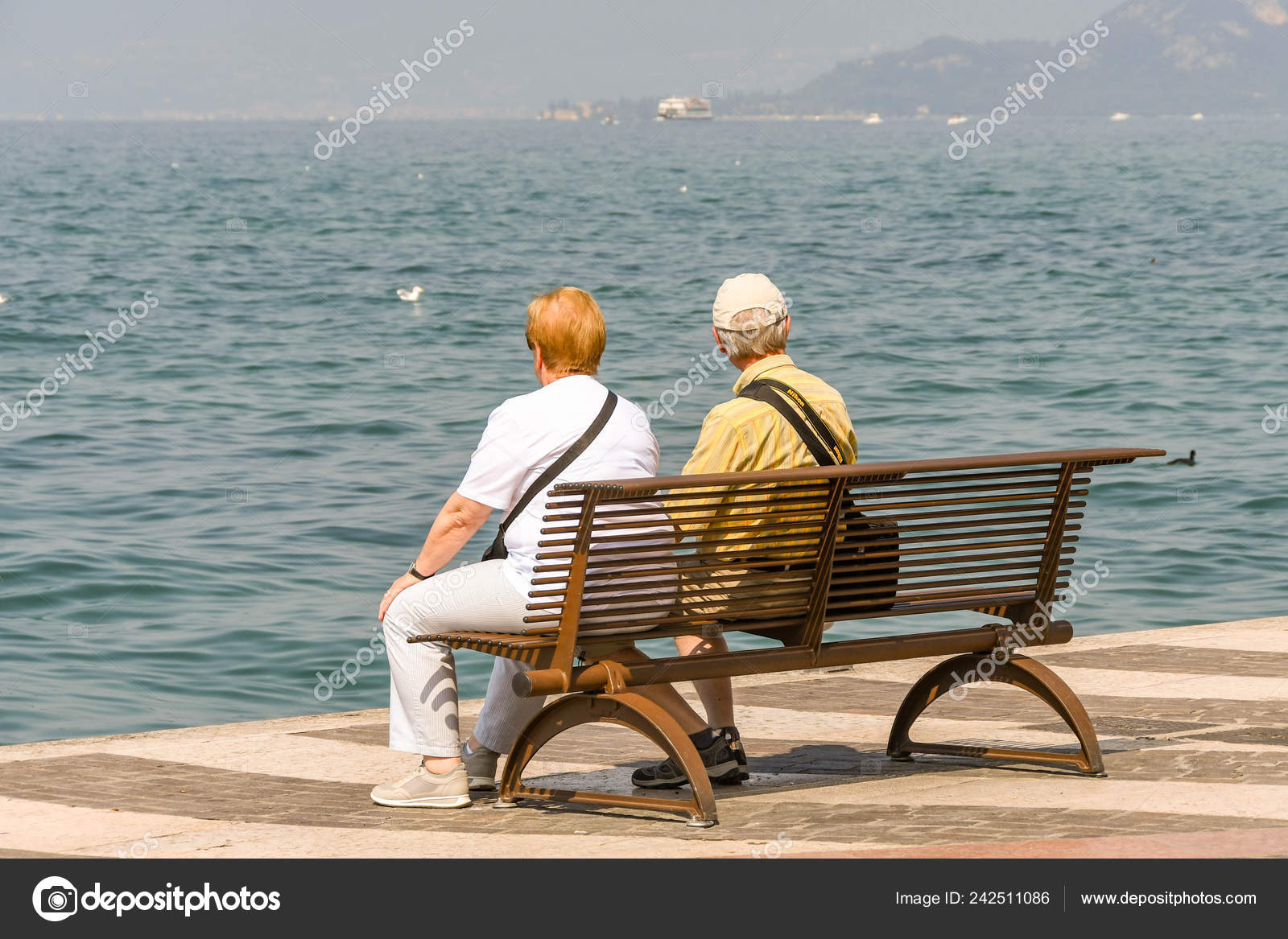 Lazise Lake Garda Italy September 2018 Two People Sitting Bench