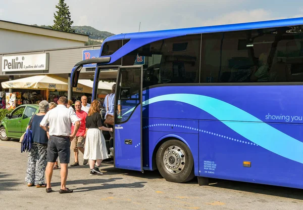 Garda Lake Garda Italia Septiembre 2018 Personas Que Toman Autobús — Foto de Stock