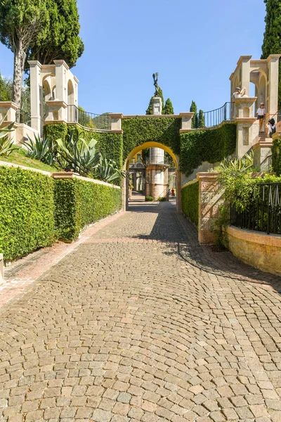 Gardone Riviera Italia Septiembre 2018 Camino Pavimentado Los Jardines Vittoriale — Foto de Stock