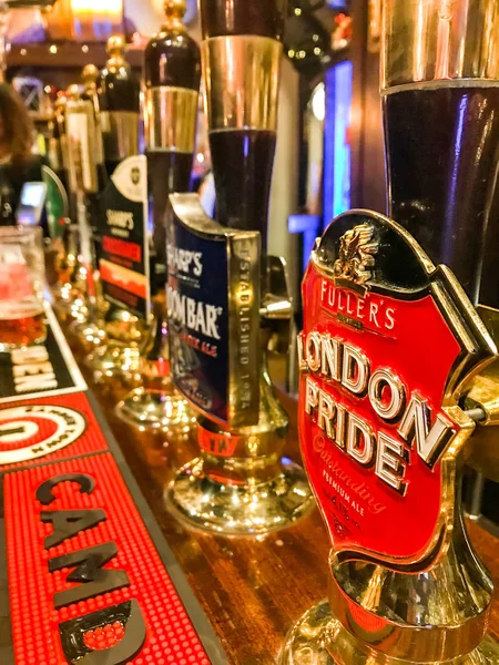 Londen Engeland December 2018 Bier Kranen Balk Van Een Londen — Stockfoto