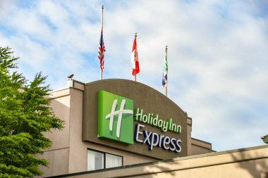 Bellingham, Wa, Amerika Birleşik Devletleri - Haziran 2018: Holiday Inn Bellingham, Wa içinde hızlı tarafında büyük işareti.
