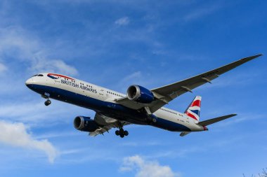 Londra, İngiltere - Kasım 2018: arazi Londra Heathrow Havaalanı'nda girdiği British Airways Boeing 787 Dreamliner jet.