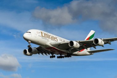 Londra, İngiltere - Kasım 2018: Emirlikleri Airbus A380 