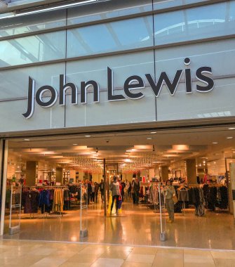 Cardiff, Galler - Ekim 2018: St David's Alışveriş Merkezi, Cardiff şehir merkezinde John Lewis deposunda giriş.