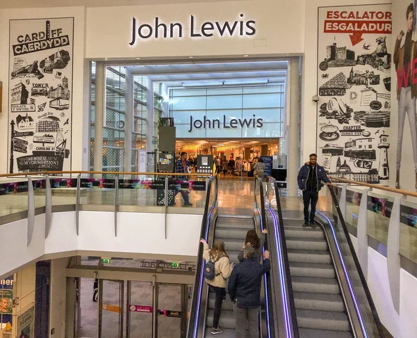 Cardiff Wales Říjen 2018 Nakupující Vchodu John Lewis Ukládat Nákupním — Stock fotografie