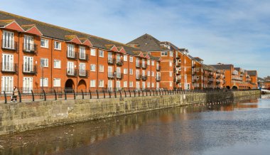 Swansea, Galler - Ekim 2018: Swansea marina manzaralı daireler.