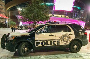 Las Vegas, Nevada, ABD - Şubat 2019: Polis devriye aracı Las Vegas Metropolitan Polis T Mobile arena dışında park etmiş.