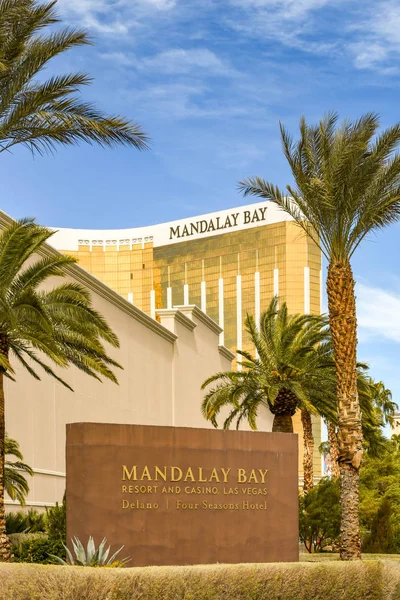 Las Vegas Usa มภาพ 2019 มมองภายนอกของโรงแรมแมนดาเลย เบย และร สอร ทบนถนนลาสเวก — ภาพถ่ายสต็อก