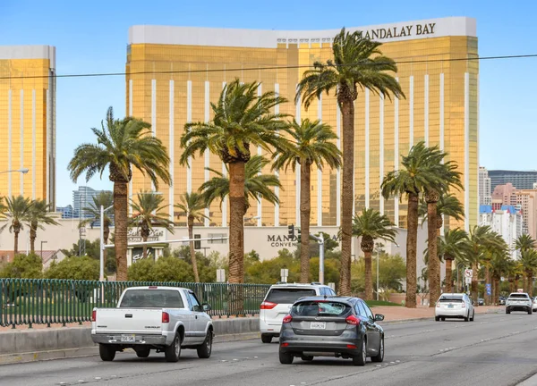 Las Vegas Nevada Usa มภาพ 2019 การจราจรทางเหน งหน าไปบนถนนลาสเวก งเป — ภาพถ่ายสต็อก