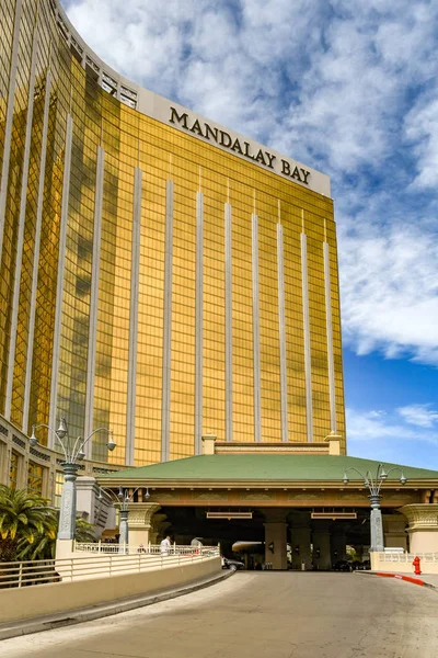 マンダレー ホテル アンド リゾートはラスベガス ブルバードへの入り口のラスベガス ネバダ州 アメリカ合衆国 2019年 広角ビュー — ストック写真