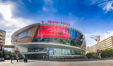 Las Vegas, Nv, Amerika Birleşik Devletleri - Şubat 2019: T Mobile Arena Las Vegas panoramik dış görünümü. Golden Knights buz hokeyi takımı evi.