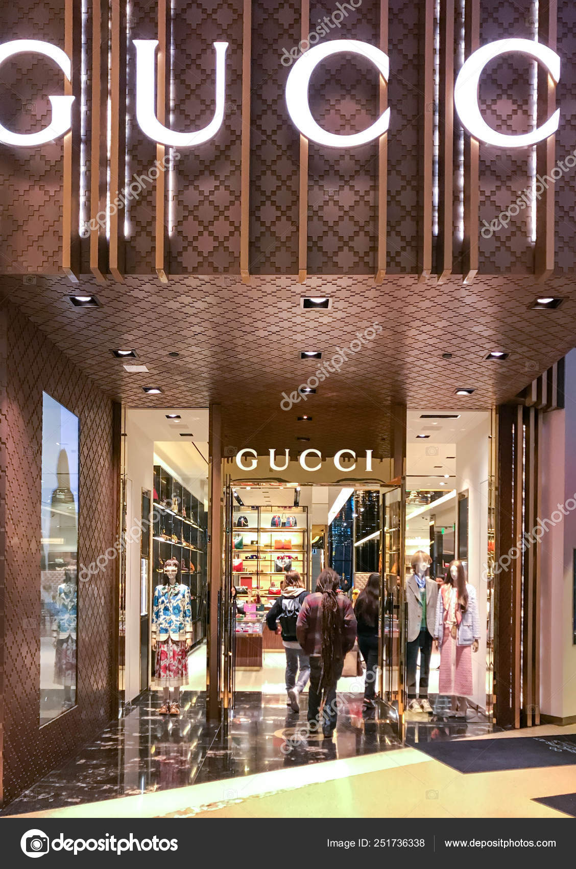 mall with gucci store near me