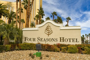 Las Vegas, Nv, Amerika Birleşik Devletleri - Şubat 2019: Four Seasons Hotel Las Vegas Bulvarı'nda giriş kapısının önündeki tabelada.