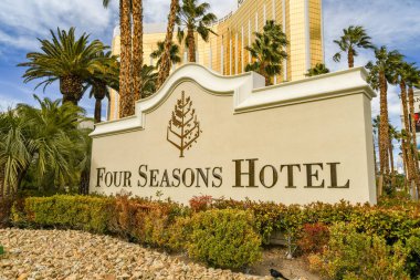 Las Vegas, Nv, Amerika Birleşik Devletleri - Şubat 2019: Four Seasons Hotel Las Vegas Bulvarı'nda giriş kapısının önündeki tabelada.