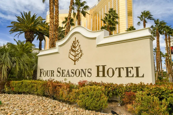Las Vegas Usa มภาพ 2019 ลงช างนอกทางเข าโรงแรมโฟร บนถนนลาสเวก — ภาพถ่ายสต็อก