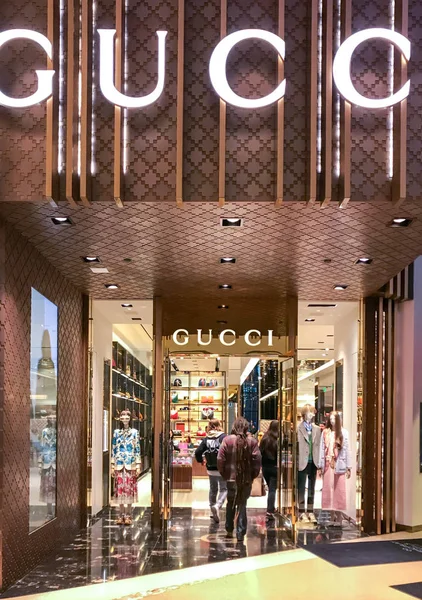 Las Vegas Usa Únor 2019 Lidé Vstupující Gucci Obchod Nákupním — Stock fotografie