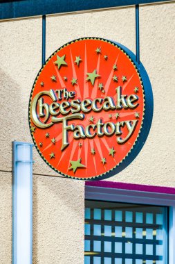 Las Vegas, Nv, Amerika Birleşik Devletleri - Şubat 2019: İşareti Premium Outlet Kuzey Las Vegas'ta Cheesecake Factory şube girişinde yukarıda.