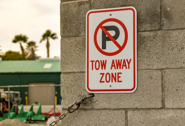 Las Vegas Usa February 2019 Tow Away Sign Entrance Industrial — Stock Photo, Image