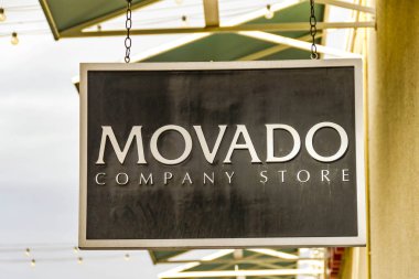 Las Vegas, Nv, Amerika Birleşik Devletleri - Şubat 2019: İşareti Movado şirket deposunda Las Vegas Simon Premium Outlet Kuzey girişinde yukarıda.