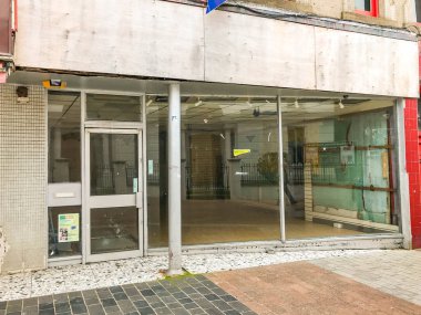 Merthyr Tydfil, Galler - Mart 2019: Boş shop Tekin iş sonra aşağı Merthyr Tydfil şehir merkezinde kapalı.