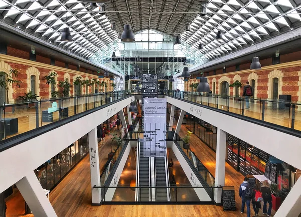 匈牙利布达佩斯 2019年3月 布达佩斯现代巴尔纳购物中心的内部 — 图库照片