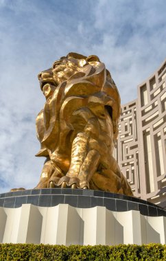 Las Vegas, Nevada, ABD-Şubat 2019: aynı zamanda Las Vegas Strip olarak bilinen Las Vegas Bulvarı üzerinde MGM Hotel dışında aslan heykeli.