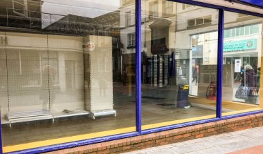 Merthyr Tydfil, Galler - Mart 2019: Boş shop Tekin iş sonra aşağı Merthyr Tydfil şehir merkezinde kapalı.