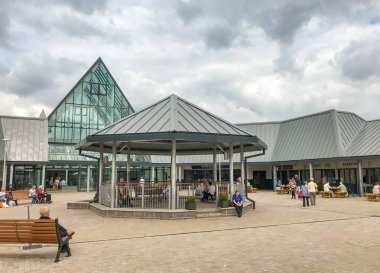 Merthyr Tydfil, Galler - Temmuz 2018: Dış görünümünü Merthyr Tydfil Trago Mills superstore girişinde
