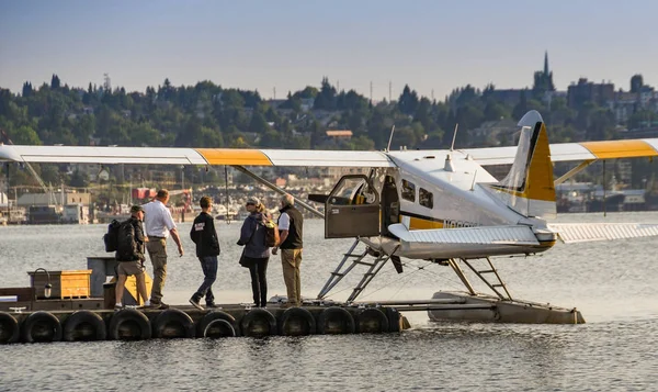 Seattle Usa June 2018 Passengers Boarding Havilland Beaver Float Plane — Stock Photo, Image