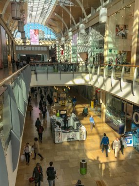 Cardiff, Galler-Ekim 2018: Cardiff şehir merkezindeki St David 's 2 alışveriş merkezinin Iç görünümü.