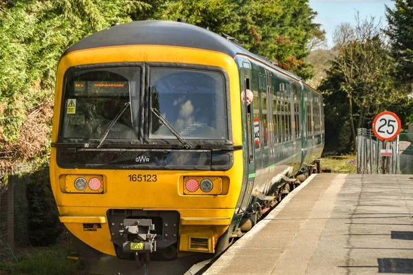 Marlow Anglia Március 2019 Ingázó Vonat Indul Egységes Platform Vasútállomás — Stock Fotó