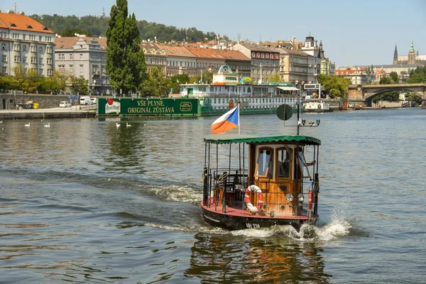 Praha Äśeskă Září 2018 Malé Vodní Taxi Vltavě Centru Prahy — Stock fotografie