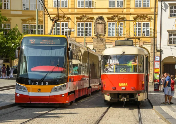 Praga República Checa Agosto 2018 Tranvías Antiguos Nuevos Centro Praga — Foto de Stock