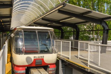 Seattle, Washington State, ABD-Haziran 2018: Seattle merkezinde istasyonda bir platformda Monoray tren ayakta.