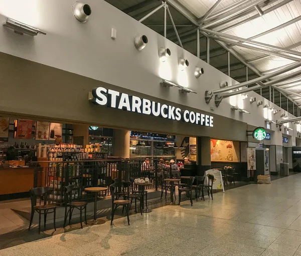 Praha Äśeskă Září 2018 Kavárna Starbucks Pražském Letišti — Stock fotografie