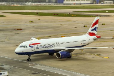 Gatwick Havaalanı'nda British Airways jeti