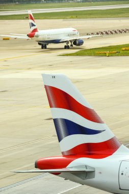 Kuyruk yüzgeci ve British Airways jet taksi